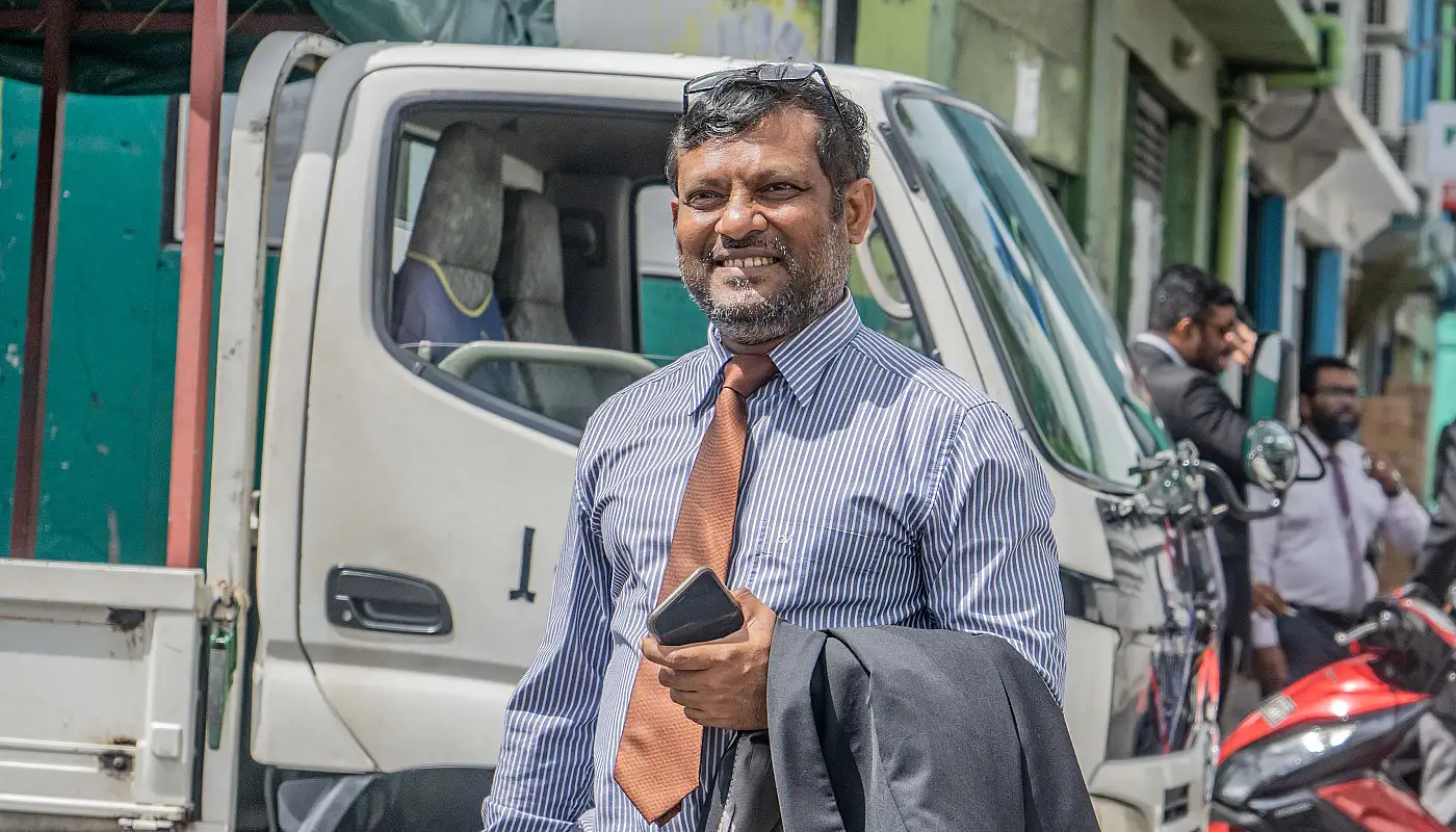 ނާޒިމް ސައްތާރަށް ތޫނު އެއްޗަކުން ހަމަލާދީ ޒަހަމްކޮށްލައިފި