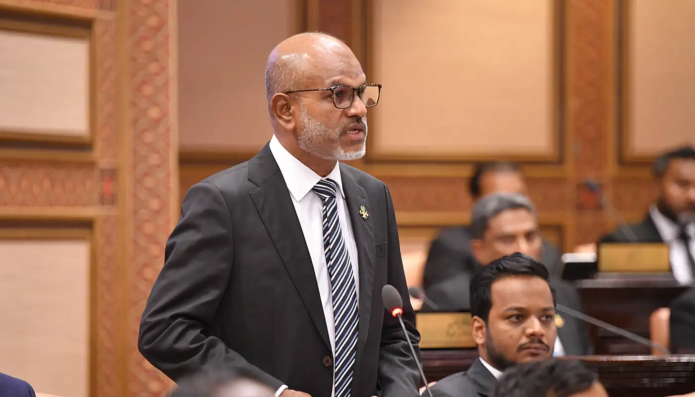 ވަކިކުރުމުގެ މައްސަލަ އޮއްވައި މަޖިލީހުގެ ނައިބު ރައީސް ނާޒިމް މެލޭޝިއާއަށް ވަޑައިގެންފި