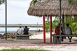 އާޓިފިޝަލް ބީޗުގައި ބިދޭސީން މާރާމާރީ ހިންގި މައްސަލައެއް ބަލަނީ