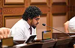 އަޒާން އެދެނީ އައްޑޫ ކައުންސިލް ބައިބައި ކުރުމާ ދެކޮޅަށް ވޯޓުދޭން