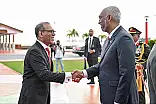 'އަޅުގަނޑު މޮޅުވީމަ މުއިއްޒު އޮންނާނީ މުންޑު އަނދެގެން ގޭގައި'