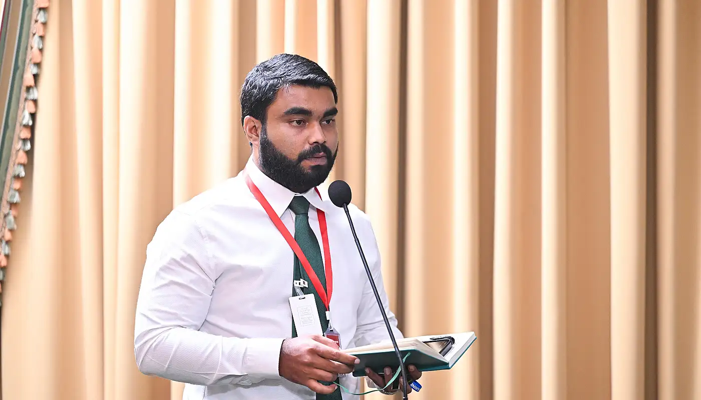 ކޯޓު އަމުރާ ހިލާފުވި ކަމަށް ބުނެ 'އަދަދު'ގެ ނޫސްވެރިޔާ ރައީސްގެ ނޫސްވެރިންގެ ބައްދަލުވުމުން ނެރެފި