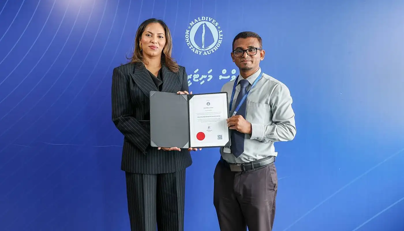 މުއިއްޒުގެ ޓްރޭޑް އެޑްވައިޒަރު ޖަނާހުގެ ޕްރިމިއާ ބޭންކަށް އެމްއެމްއޭއިން ލައިސެންސް ދޫކޮށްފި