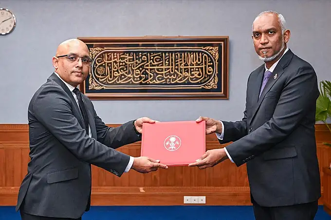 އާ މާލީ ވަޒީރަކަށް ޓެކްސް ކޮމިޝަނާ ޒަރީރު އައްޔަންކޮށްފި
